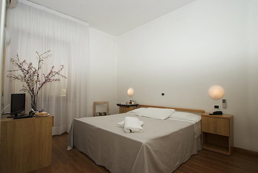 Hotel Mediterraneo Chianciano Terme Room photo