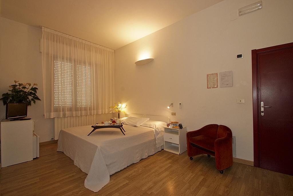 Hotel Mediterraneo Chianciano Terme Room photo